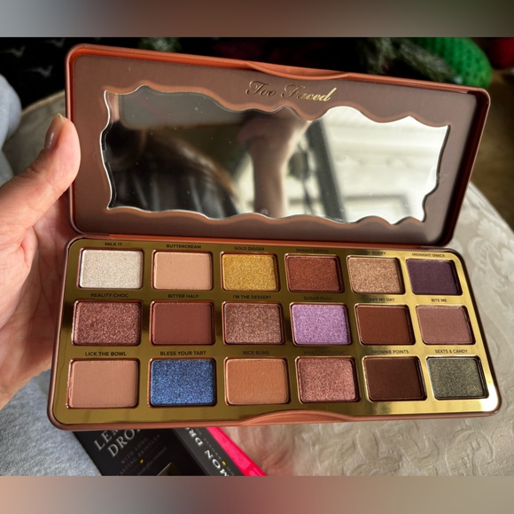 Too Faced Chocolate Infused Palette - Rich Brown and Gold - Picture 3 of 3